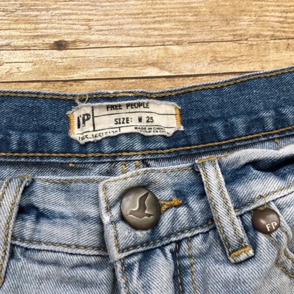 Free People - Denim Jean Shorts with Lace - Size 25 - Picture 5 of 6